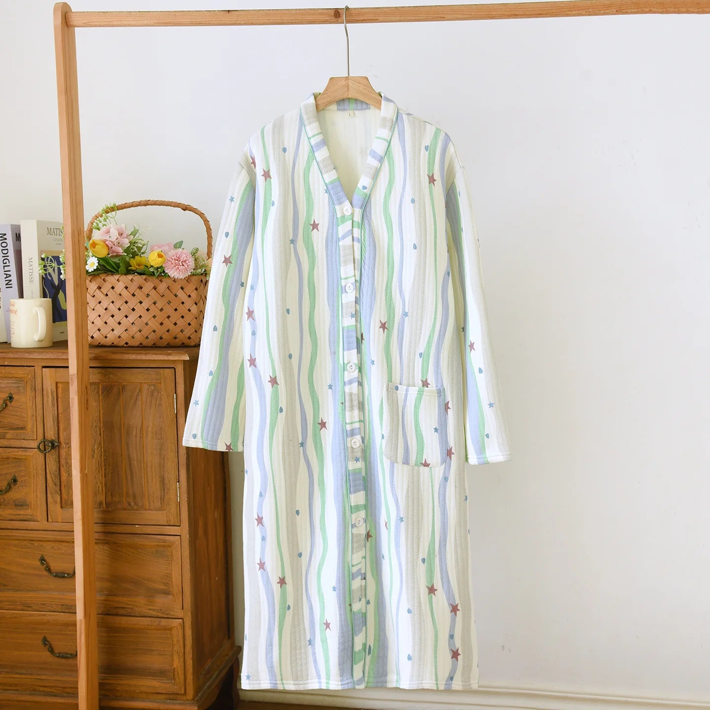 Robe de Nuit Femme en Coton Épais – Motifs, Col V et Manches Longues