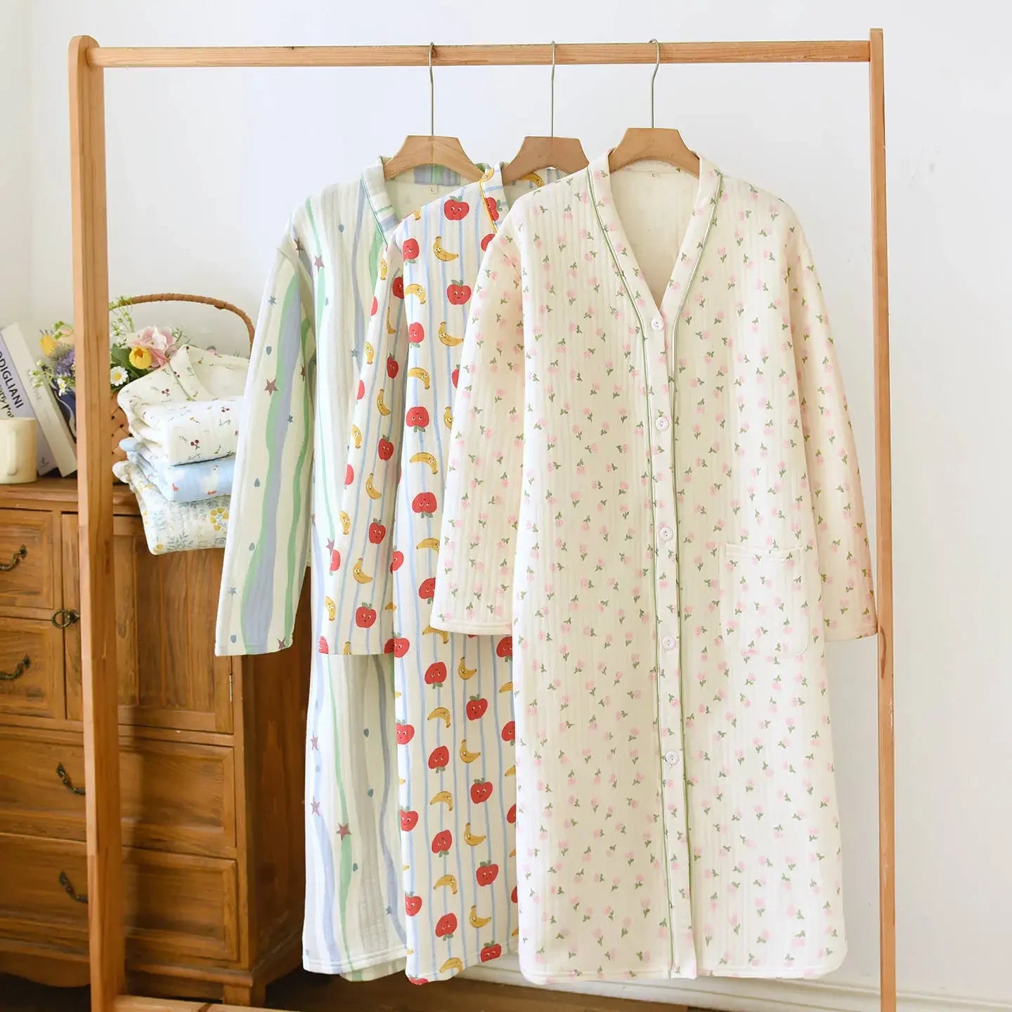Robe de Nuit Femme en Coton Épais – Motifs, Col V et Manches Longues