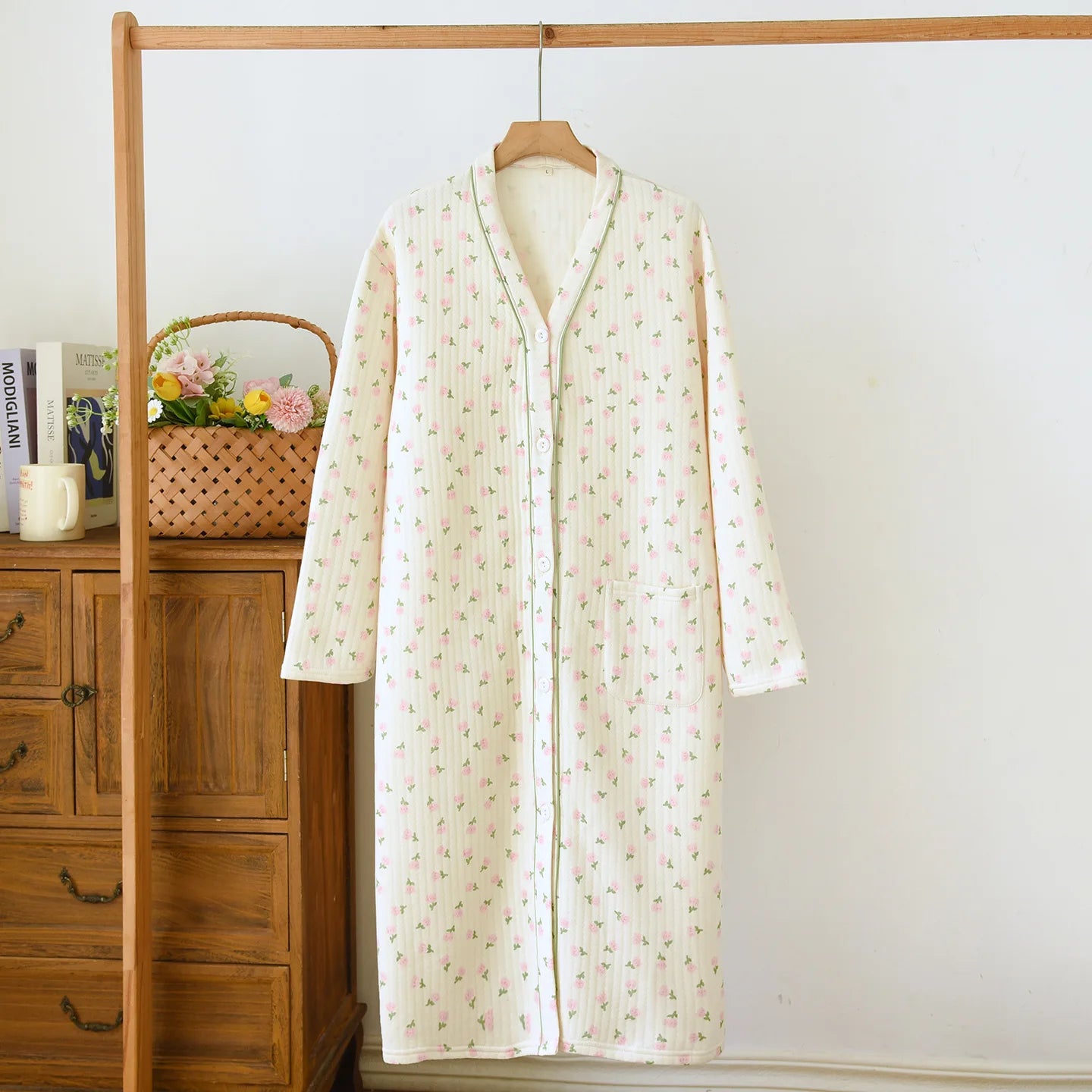 Robe de Nuit Femme en Coton Épais – Motifs, Col V et Manches Longues