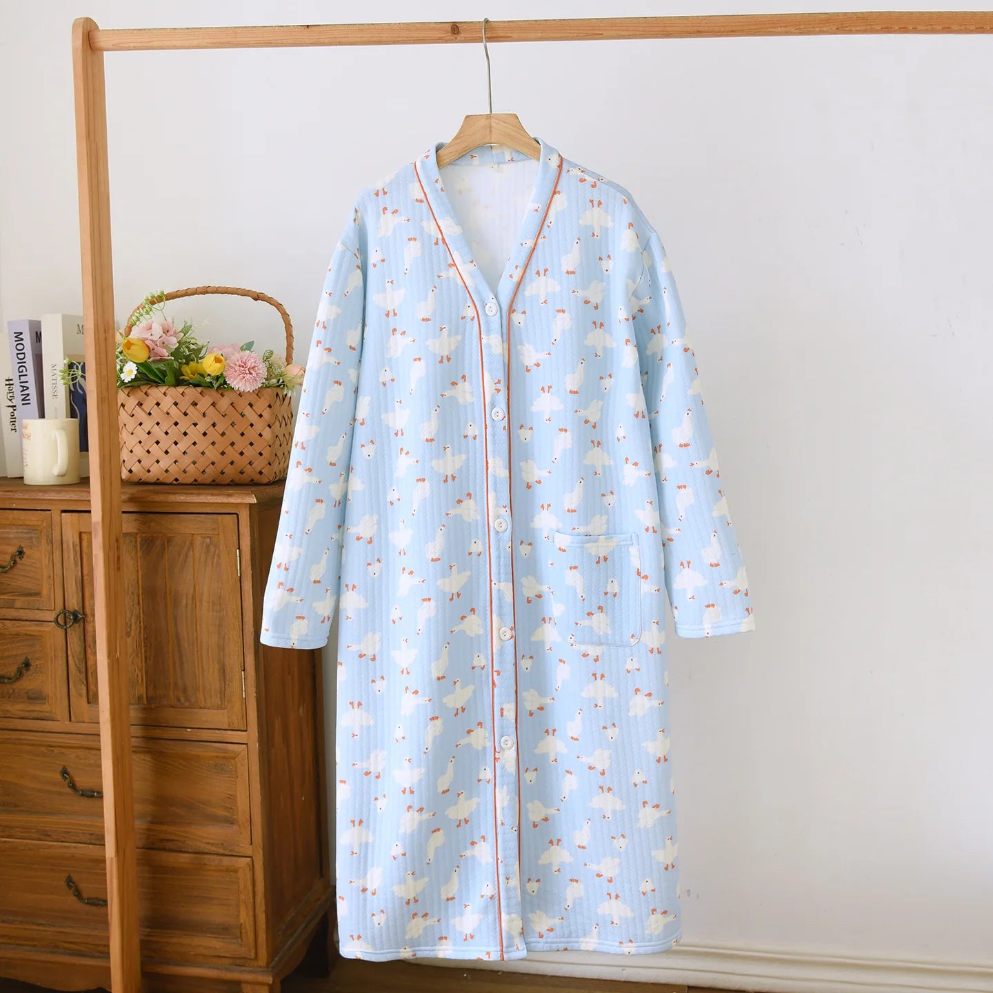 Robe de Nuit Femme en Coton Épais – Motifs, Col V et Manches Longues