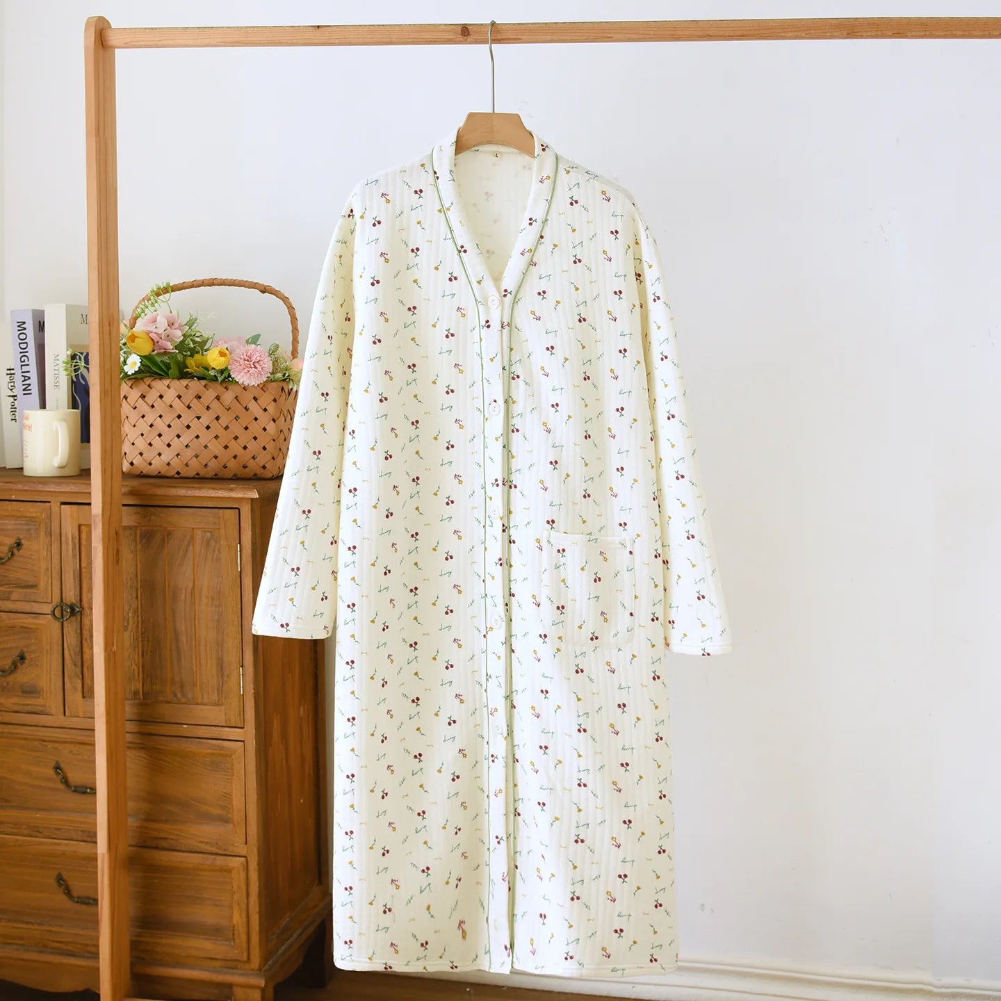Robe de Nuit Femme en Coton Épais – Motifs, Col V et Manches Longues
