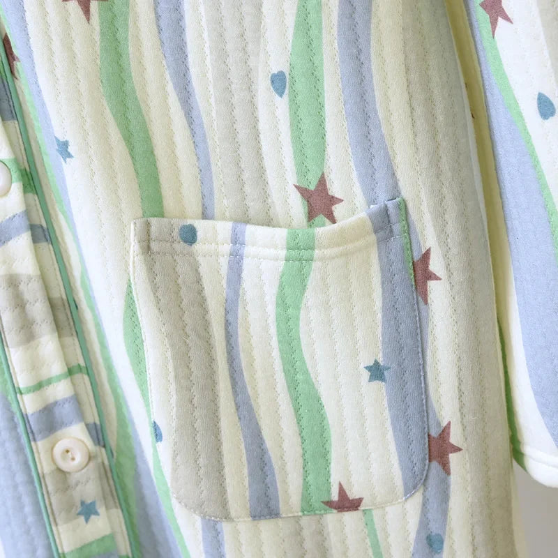 Robe de Nuit Femme en Coton Épais – Motifs, Col V et Manches Longues